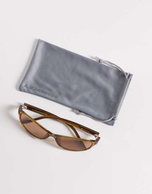A.Kjærbede – Alexa – Schmale, ovale Cat-Eye-Sonnenbrille in transparenter Rauch-Optik, 3 von 3