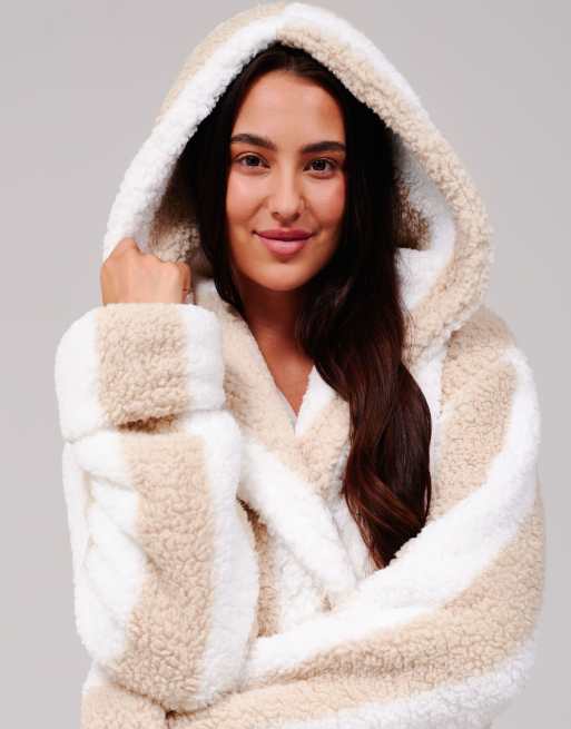 Albornoz midi marrón visón a rayas con capucha de sherpa grueso de Loungeable, 3 de 5