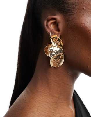 ALDO – Aureliya – Goldfarbene Statement-Ohrringe im Blütenblatt-Design 