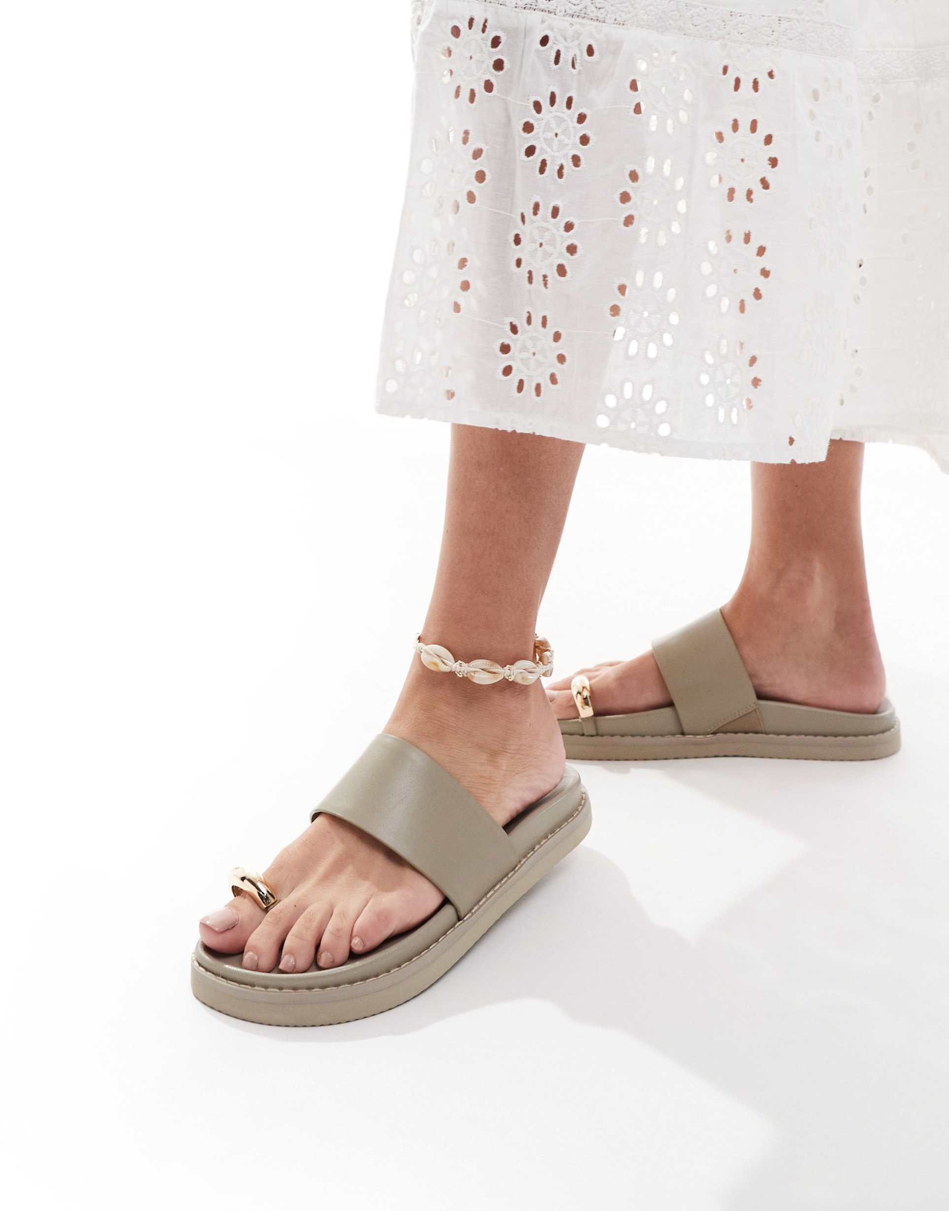 aldo beachstroll footbed toe loop sandals in khaki nubuck