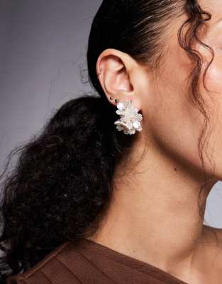 ALDO - Delicacy - Auffällige Cluster-Ohrringe in Goldoptik mit Blumendesign-Goldfarben