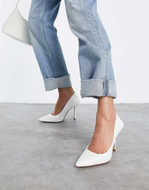 White store pointed pumps