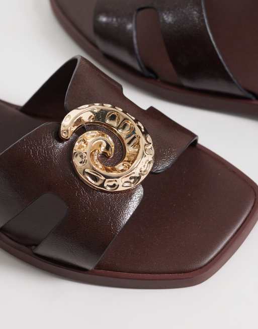 ALDO – Khali – Ciemnobrązowe płaskie sandały ze zdobieniem, 3 z 4