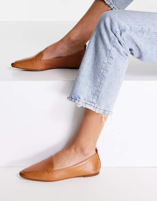 Tan pointed store toe loafers