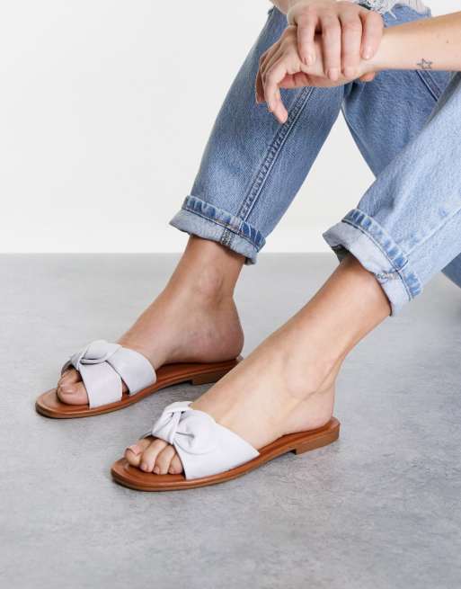 Aldo - Platte sandalen met strik in wit