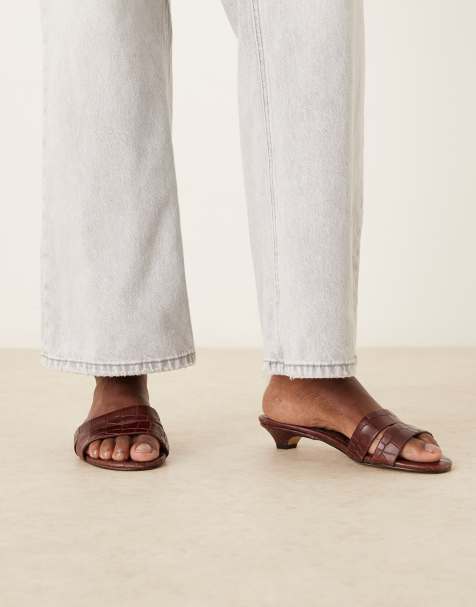 ALDO – Scarletta – Brązowe wsuwane sandały skórzane na obcasie w krokodyli wzór - view 1