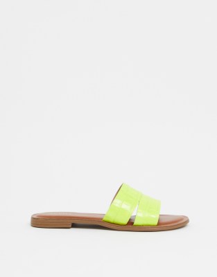pale yellow flip flops