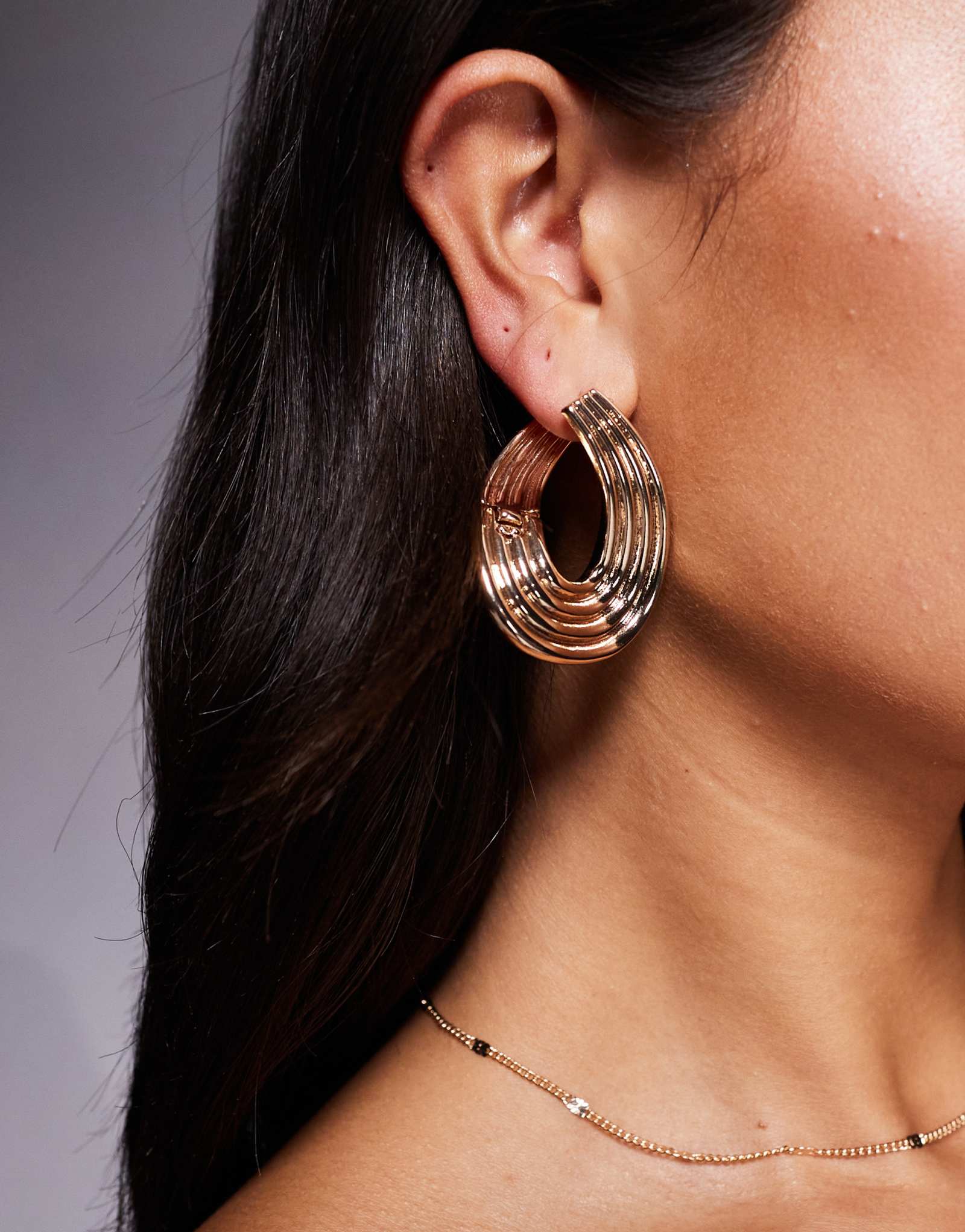 Эффектные серьги-гвоздики-кольца ALDO zorraa с ребристыми краями из золота