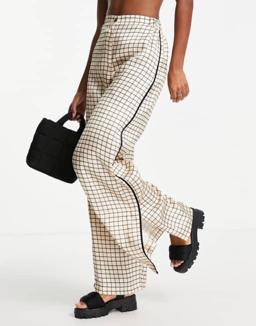 Aligne - Geruite co-ord set van satijn met overhemd en broek in crème, 2 van 2