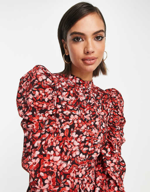 aligne red dress I've been a huge fan of British brand ALIGNE for some time now. And as  we've been going steady for a while, we've decided to make it official. I'm  now delighted to