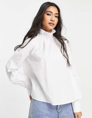 Aligne - Katoenen blouse met franje en hoge hals in wit - WHITE