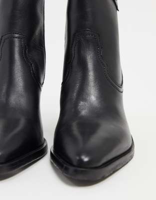 heeled western boots