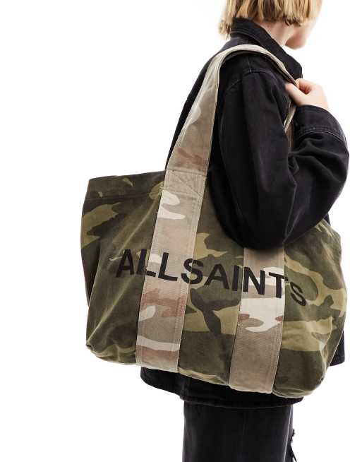 AllSaints – Airi – Grön, kamouflagemönstrad toteväska i denim