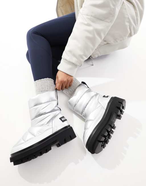 Columbia Moritza Shield snow boots in off white