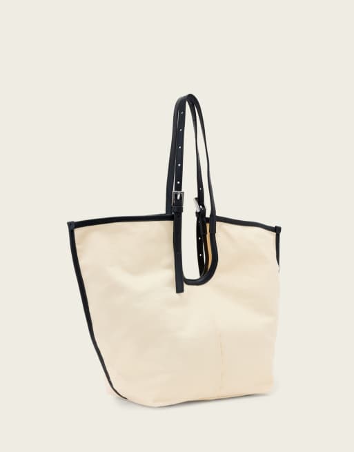 AllSaints – Ara – Tragetasche aus Canvas in Wollweiß, 4 von 4
