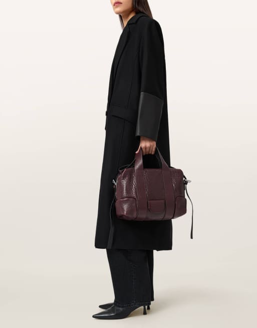 AllSaints – Ares G Compact – Umhängetasche in Portrot