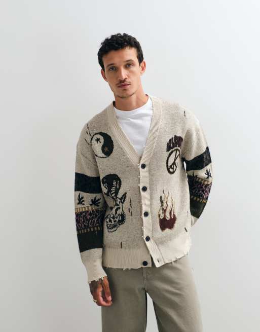 AllSaints Bram geborduurd grafisch logovest in bruin/ecru, 3 van 5