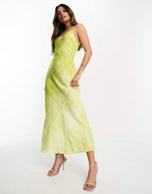 AllSaints - Bryony Estrella - Midikleid aus Satin in Limette-Gelb