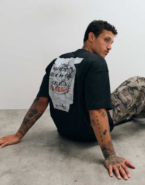 AllSaints Caller t-shirt med korta ärmar och grafisk logga med tryck på ryggen i tvättad svart - view 1