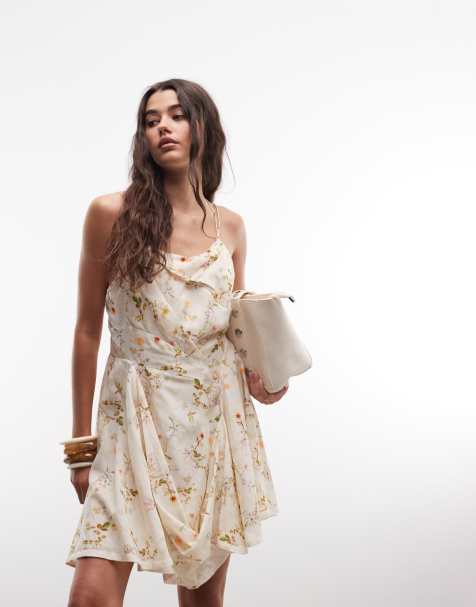 AllSaints – Claire – Ljusrosa, blommig, ärmlös miniklänning med draperad ringning och indragen detalj - view 1