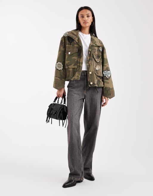 AllSaints - Clay - Jack met opstaande boord, camouflageprint en patch in groen, 2 van 4