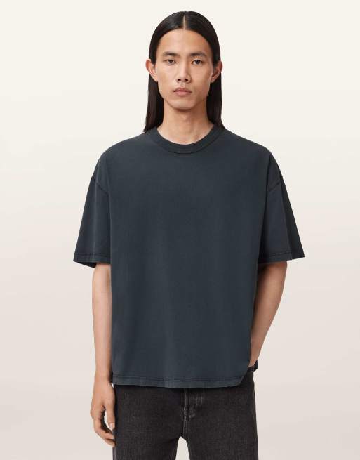 AllSaints – Cole – T-Shirt in verwaschenem Schwarz mit Rundhalsausschnitt