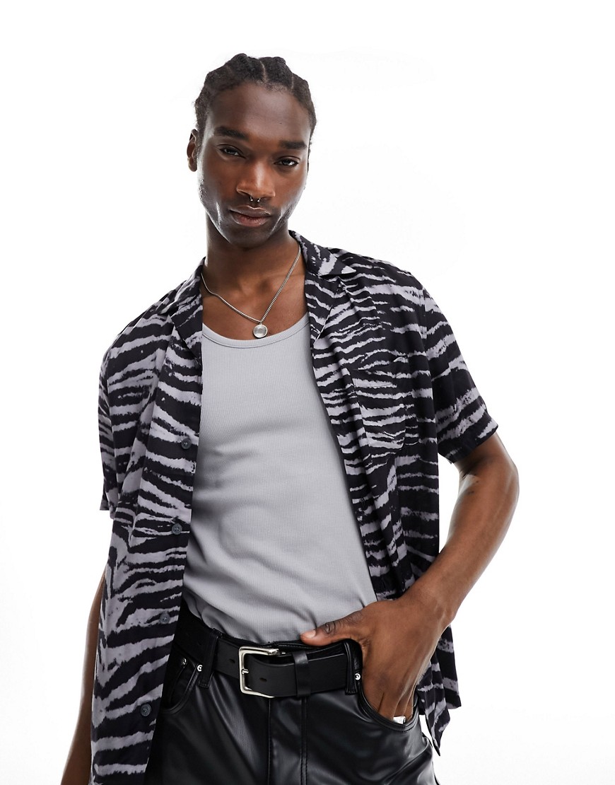 AllSaints Cubs short sleeve graphic shirt in zebra print-Black