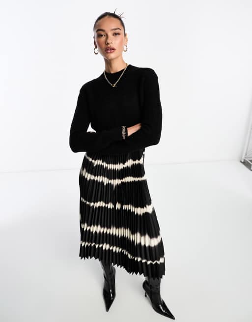 AllSaints – Curtis 2 in 1 – Czarny wełniany sweter i plisowana satynowa spódnica z czarno-białym efektem tie-dye