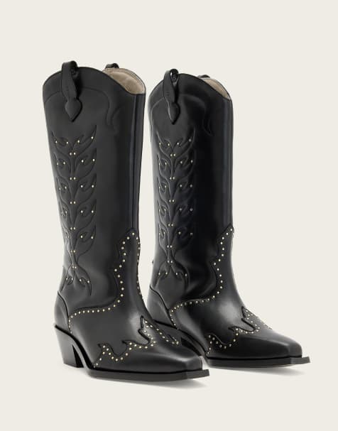 AllSaints – Dolly – Mit Nieten besetzer Stiefel in Schwarz - view 1