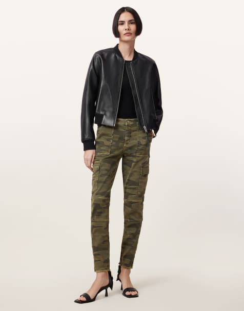 AllSaints – Duran – Enge Cargohose in Grün mit Military-Muster - view 1
