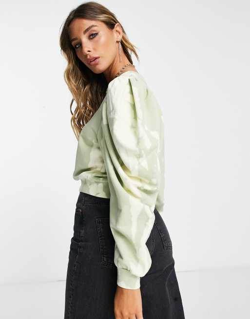 AllSaints – Elizah – Sweatshirt in Limettengrün mit Batikmuster und drapierten Ärmeln, 2 von 4