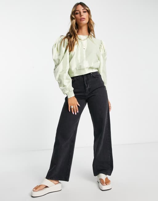 AllSaints – Elizah – Sweatshirt in Limettengrün mit Batikmuster und drapierten Ärmeln, 3 von 4