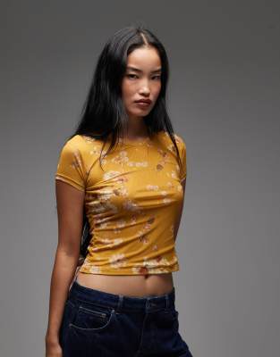 AllSaints - Ellie - T-Shirt aus Netzstoff in Gelb mit Blumenprint