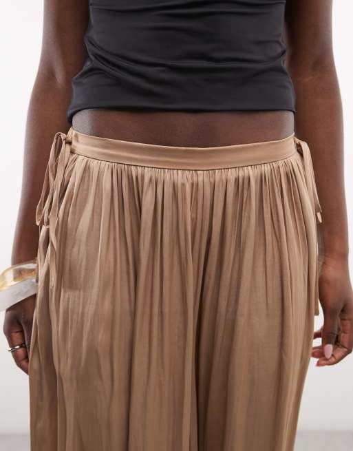 AllSaints Eshe tie detail pleated balloon trousers in light brown, 5 of 5