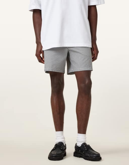 AllSaints – Gestreifte Badeshorts in Weiß und Blau