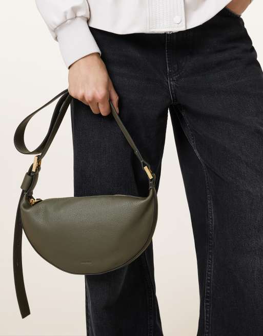 AllSaints – Halbmondförmige Umhängetasche aus Leder in Military-Grün, 3 von 4
