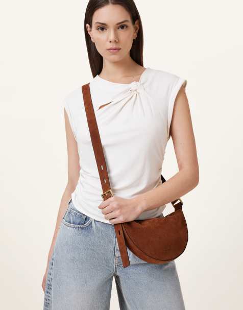 AllSaints – Halfmoon – Umhängetasche aus Wildleder in Cognac-Braun - view 1