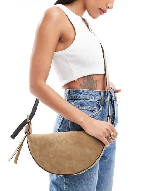AllSaints - Halvemaanvormige crossbody tas van suède in lichtbruin