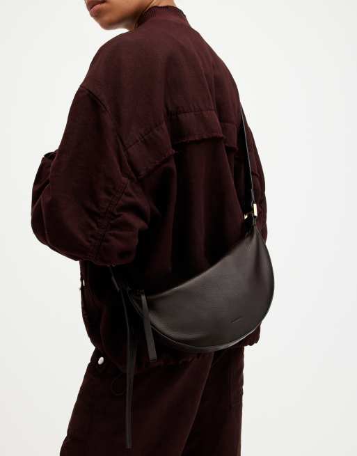 AllSaints - Halvemaanvormige leren crossbody tas in chocoladebruin, 2 van 4