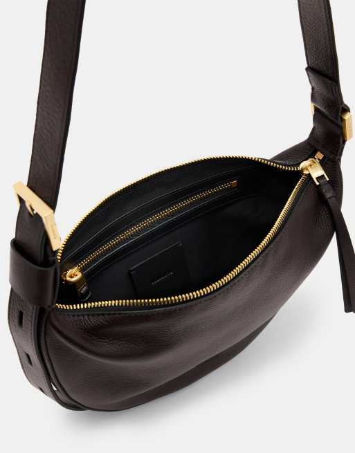 AllSaints - Halvemaanvormige leren crossbody tas in chocoladebruin, 3 van 4