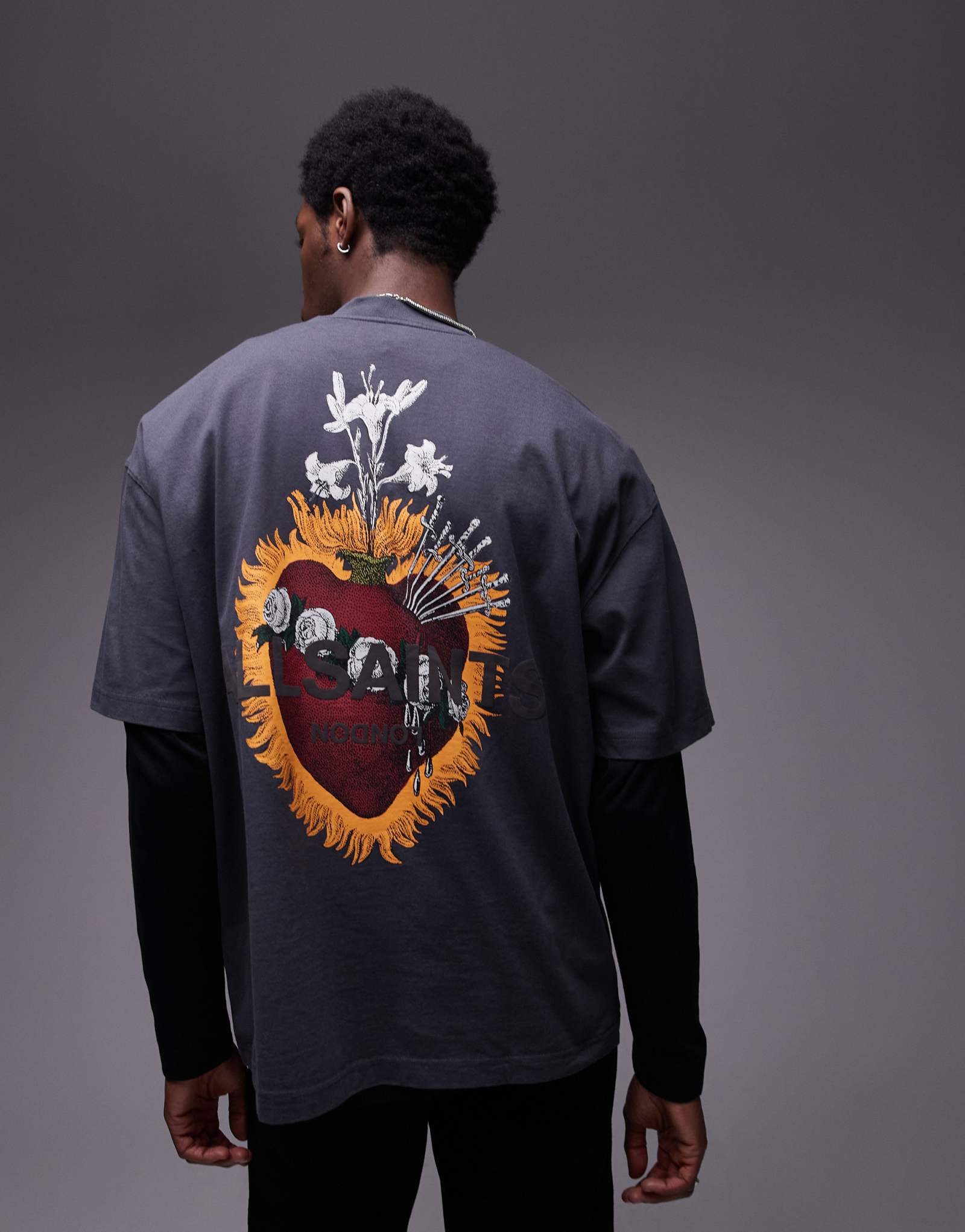 Застиранная черная футболка с сердечным рисунком на спине от AllSaints
