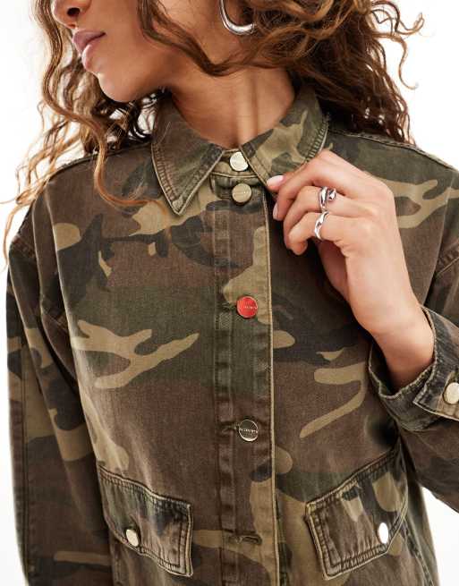AllSaints – Hettie – Hemdjacke mit Military-Muster in Grün ASOS
