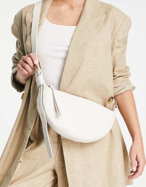 AllSaints - Hvid halvmåneformet crossbody-taske i læder