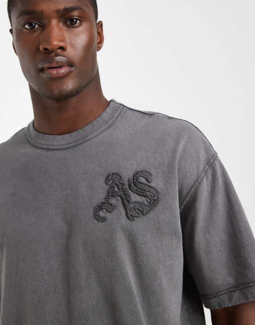 AllSaints – Insigna – T-Shirt in Anthrazit mit großer Logo-Stickerei, 4 von 5