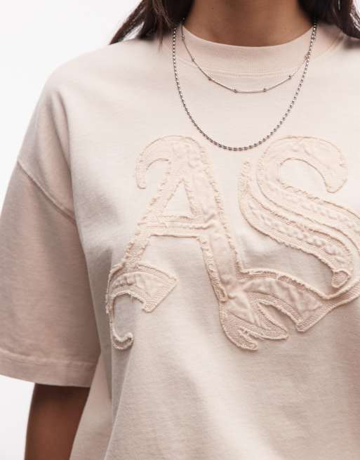 AllSaints - Insignia Etta - T-shirt a maniche corte rosa slavato con logo invecchiato, 4 di 4