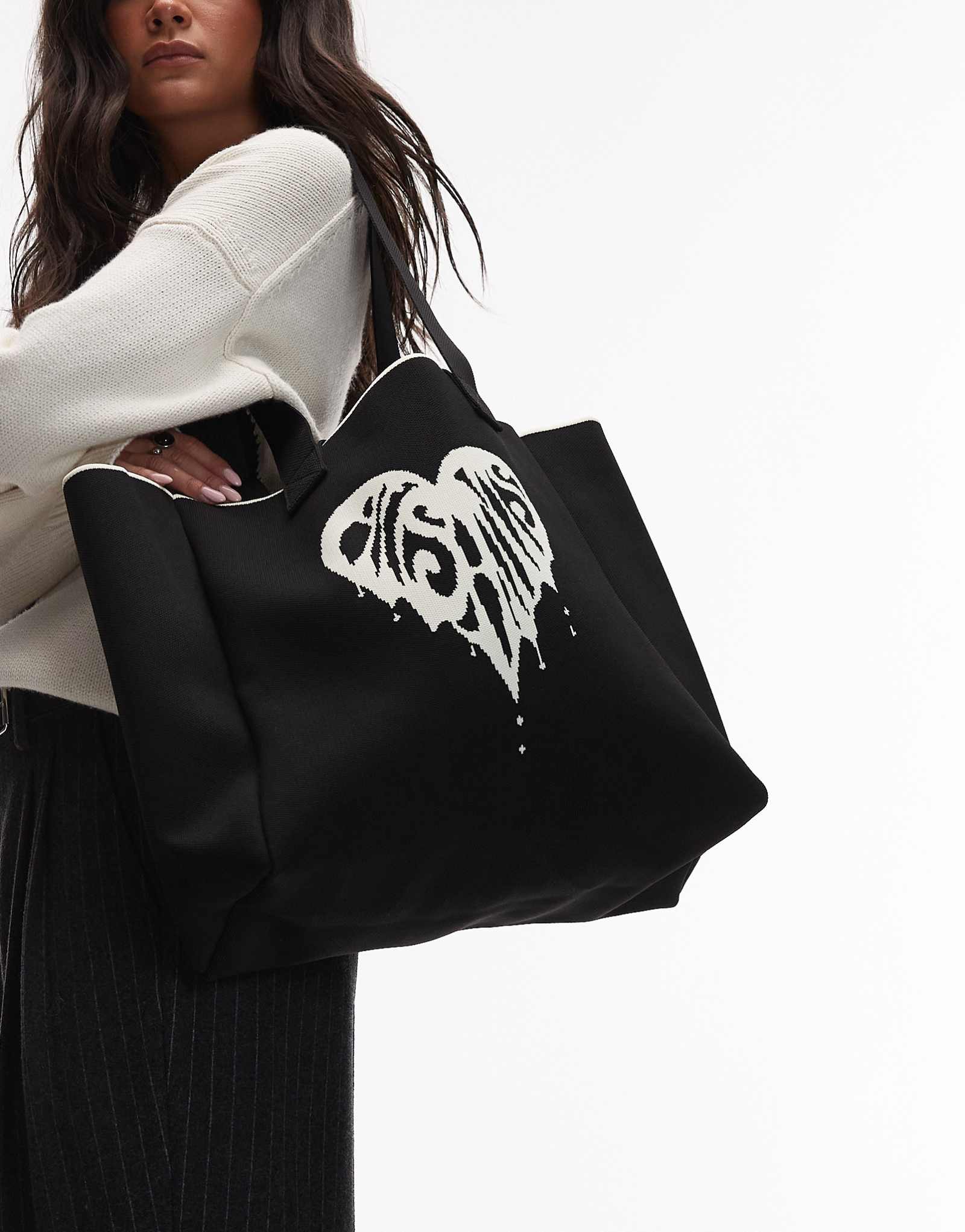 Сумка-тоут Allsaints Izzy fuzzy heart черного цвета