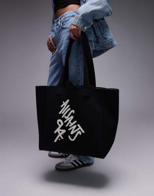 Allsaints – Izzy – Svart toteväska med sprayad text - view 1