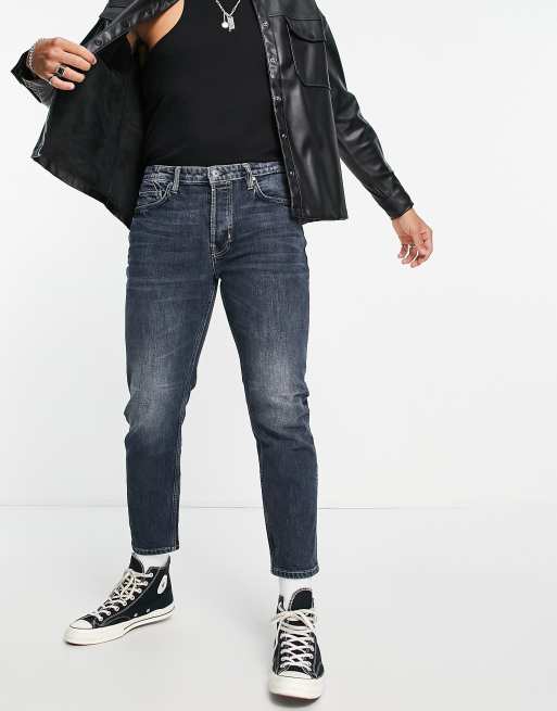 AllSaints – Jack – Niebieskie jeansy z krótszymi nogawkami 