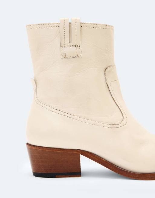 AllSaints Jura Stiefelette mit Reißverschluss in Ecruweiß, 6 von 6