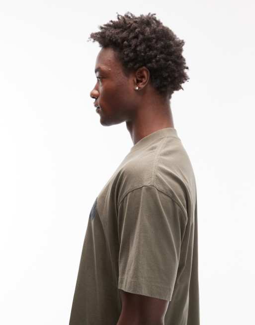 AllSaints - Kakifarvet T-shirt med bølget logoprint, 4 af 5